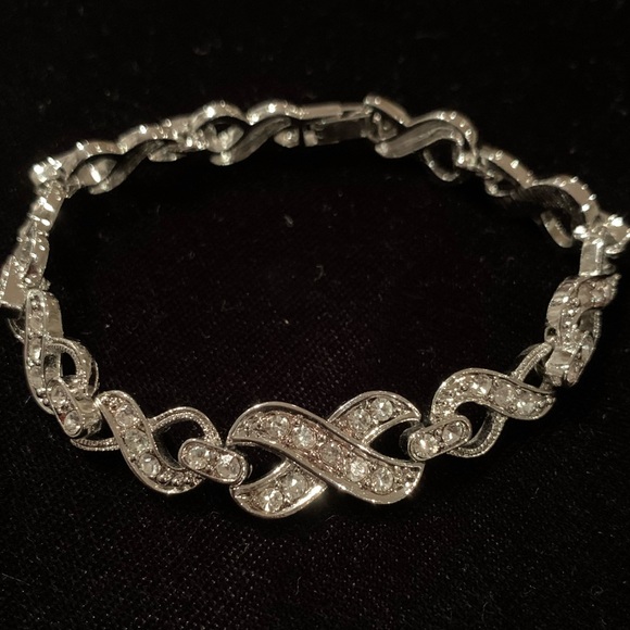 🆕🔥Crystal Eternity Sparkly Elegant Bracelet - Picture 2 of 4
